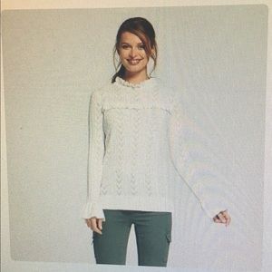 Pullover cream bell-sleeve sweater
